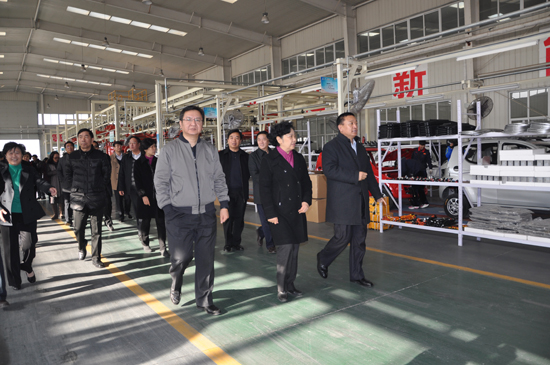市政協(xié)主席王華清、副市長蔣文紅一行領(lǐng)導到河北新宇宙視察指導