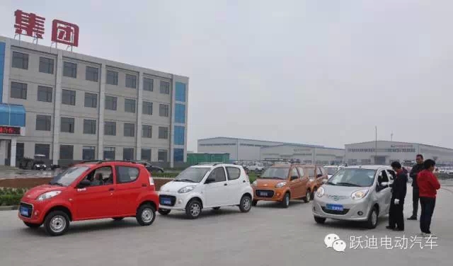 躍迪電動汽車裝車完畢發(fā)往荊州，買躍迪電動汽車可投保，解決您的后顧之憂！