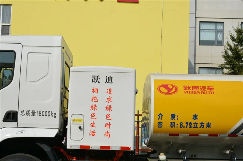 守護(hù)城市清潔丨躍迪純電動(dòng)清洗車(chē)助力道路光亮無(wú)污垢