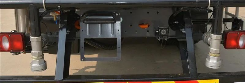 躍迪集團新能源多功能抑塵車——低碳環(huán)保、降溫除塵