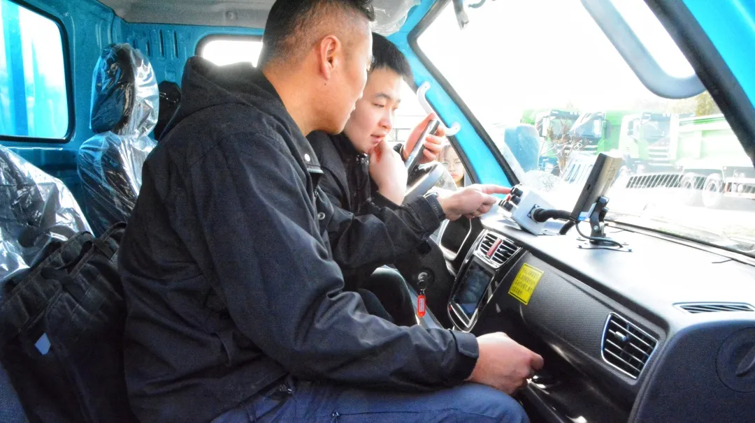 躍迪新能源汽車(chē)：綠色動(dòng)力，引領(lǐng)未來(lái)環(huán)衛(wèi)新風(fēng)尚·